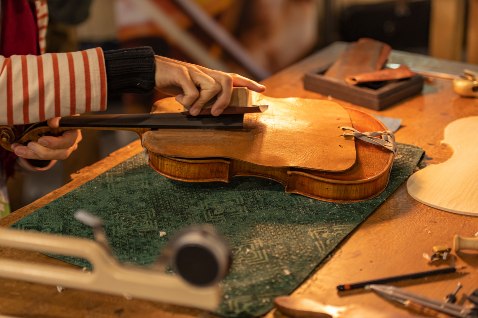 Eco-Friendly Adhesives for Instrument Repairs Guitars, Basses, Violins, and Cellos